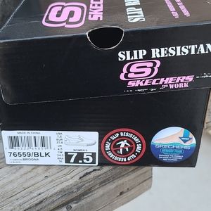 Black slip resistant work shoes